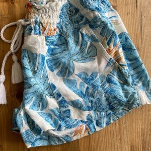 A pair of adorable XS tropical Roxy shorts.